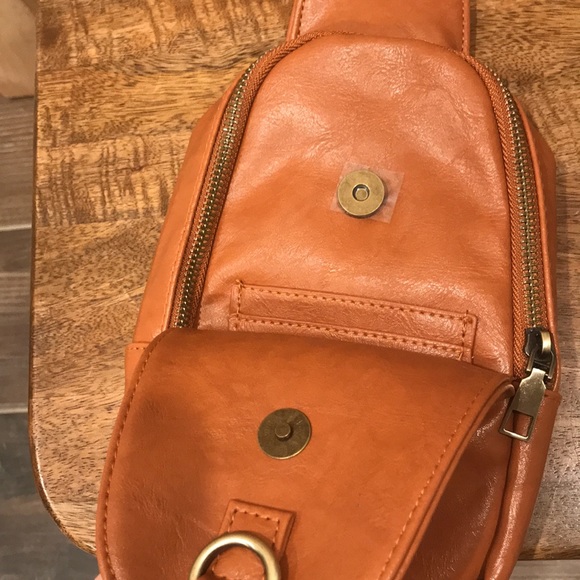 Cute leather brand new bum bag with guitar strap - Picture 4 of 6